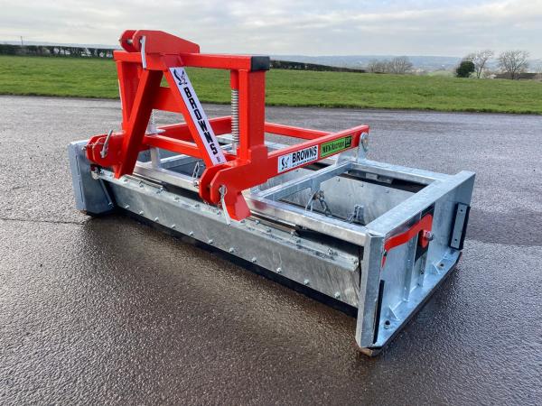 Browns 6'0" Yard Scraper